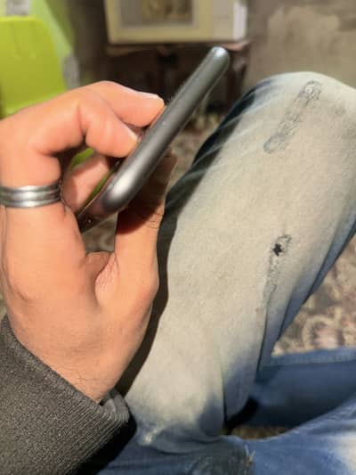 I phone 11 non pta FU sim time available