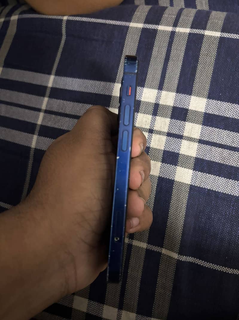 iPhone 12 mini 4