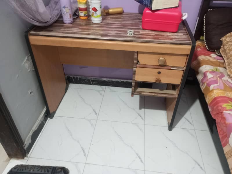 computer and study table 0