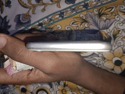 iphone se2020 sim time avaible hai