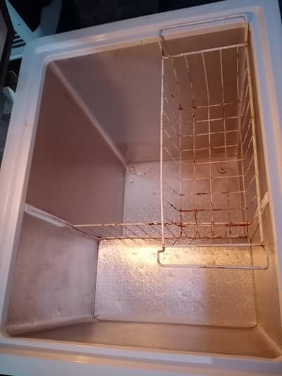 Large Capacity Deep Freezer – Fast Cooling – Like New