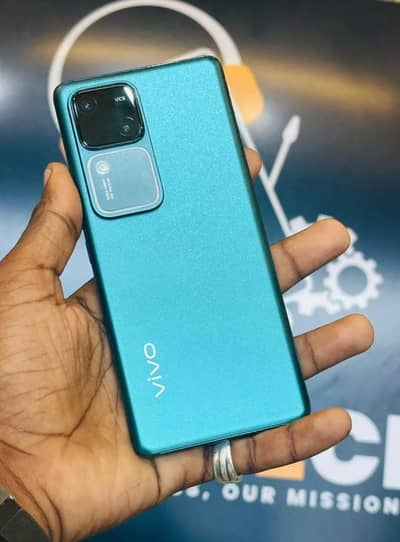 VIVO V30 luch condition