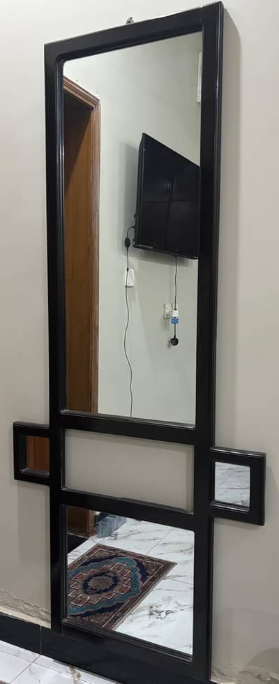 Unique Wall mounted Mirror with a fixable drawer