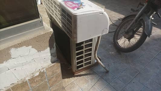 Dawlance 1.5 ton for sell