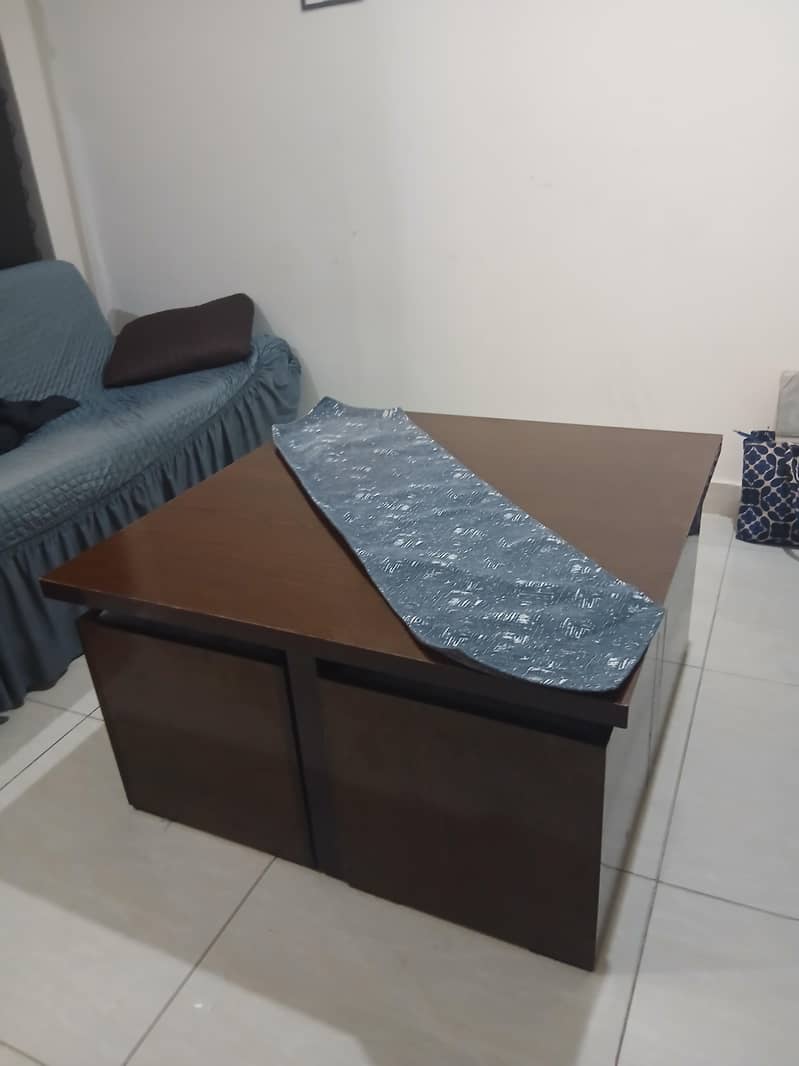 centre table with 4 stools 1