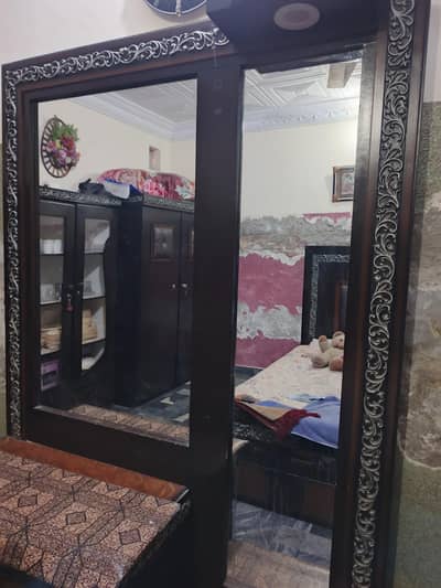 Dressing table duble mirror.