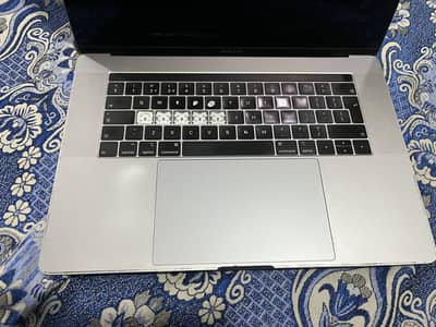 MacBook Pro A1990 15 inche dead LCD or ok or Not no idea completel