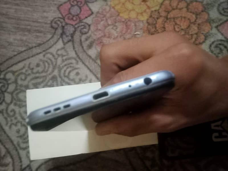 پینل چینج ہے باقی سب ٹھیک ہے 4