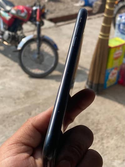 battery change baki sab ok face chip ka masla