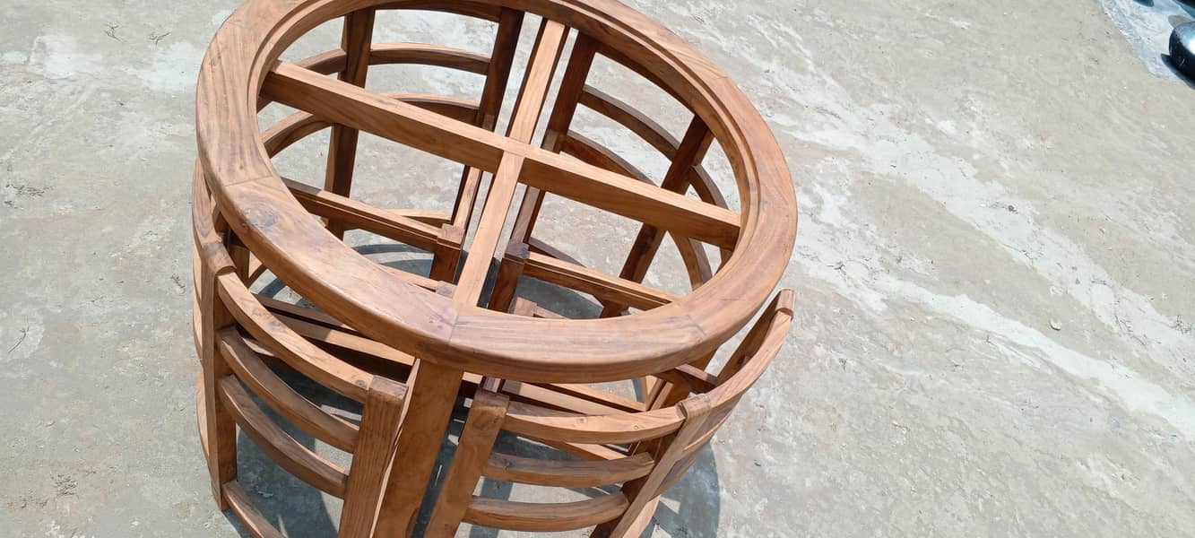 Space saving round dinning table 1