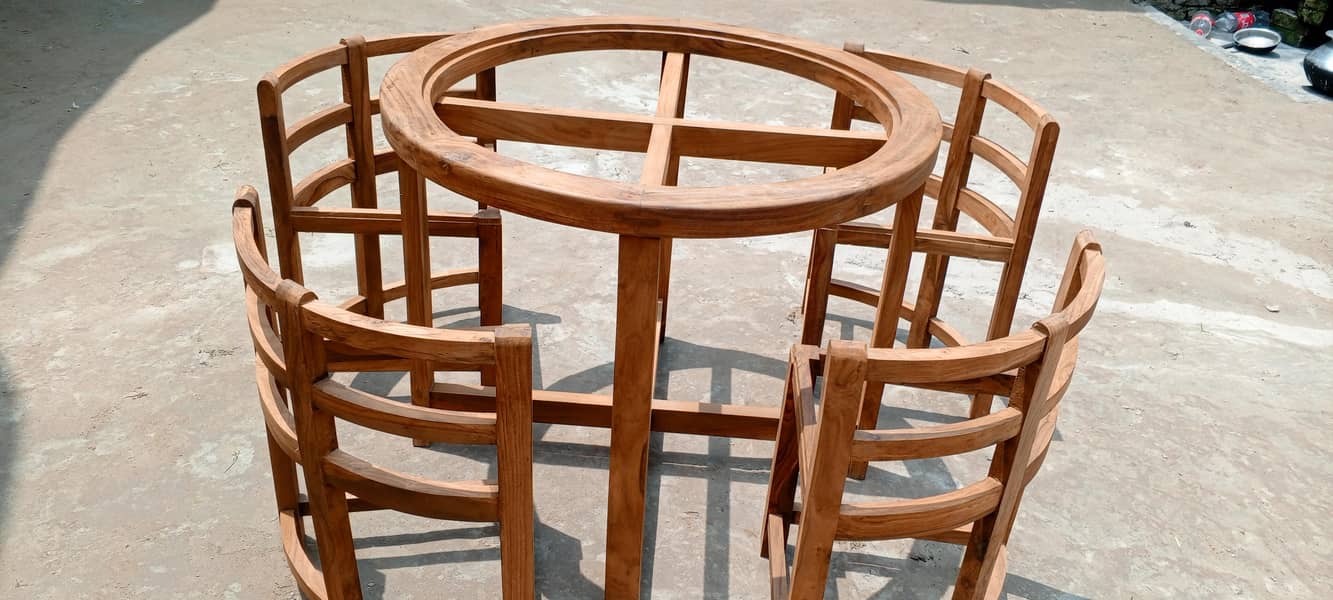 Space saving round dinning table 3