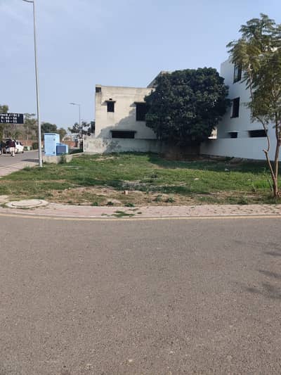 20 MARLA CORNER PLOT