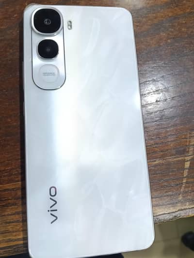 Vivo Y400 – 8/256  2 Months Used | 10/10 Condition | Box + Charger