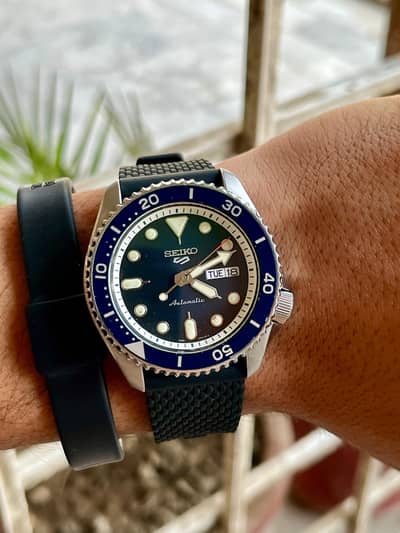 SEIKO 5 SPORTS MODEL SRPD73K2