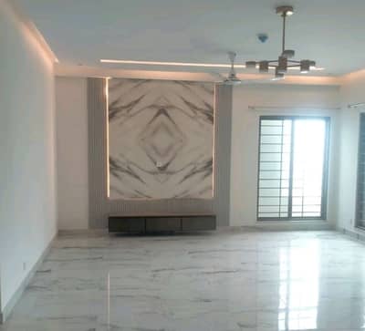 10 Marla 3 Bedrooms Flat For Rent.