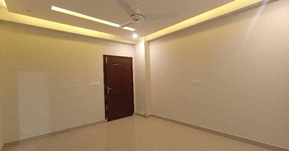 10 Marla Brand New Flat Available For Rent.