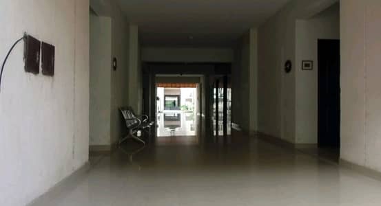 10 Marla 3 Bedrooms Flat Available For Rent.
