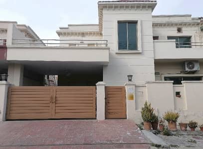 10 Marla 4 Bedrooms House For Sale.
