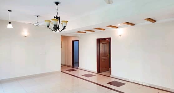 10 Marla 3 Bedrooms Brand New Flat Available For Sale.