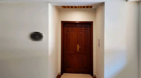 10 Marla Brand New Flat Available For Sale.