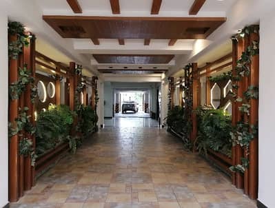 New Modal with Powder Room 4th Floor Facing McDonald's Hot Location Apartment