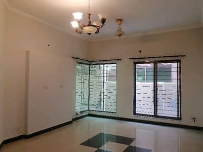 10 Marla 4 Bedrooms House For Sale.