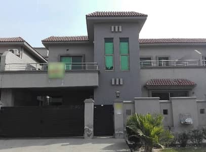 10 Marla 4 Bedrooms House For Sale.