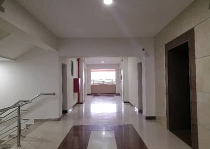 10 Marla 3 Bedrooms Brand New Flat For Sale
