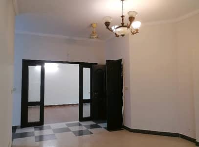 10 Marla 4 Bedrooms House For Sale.