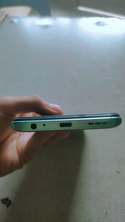 INFINIX HOT 10S ) WITH BOX AND CHARGER (6/128)GB/6000MH betry