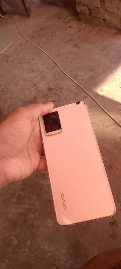 vivo y33t for sale urgent box bhi ni charger hai
