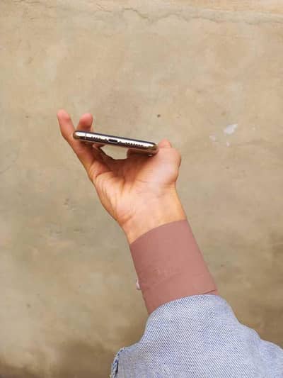 iphone xs max 10/10  Dual sim  64 Gb with box and charge