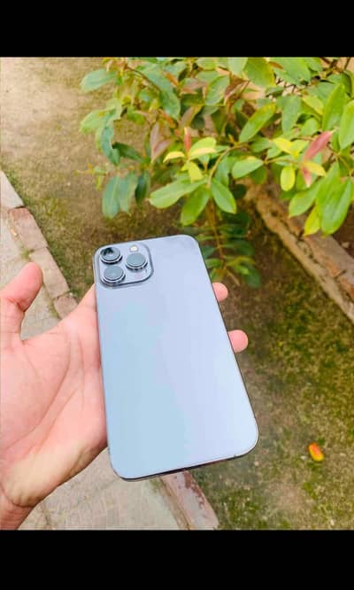 I phone 13 pro max JV 10/9 condition with box