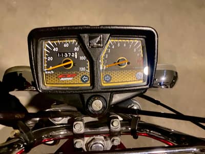 Honda CG 125 Special Edition – Gold (2024 Model)