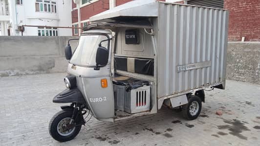 Tez Raftar Tempo Loader Rickshaw With large Covered Steel Back Hood