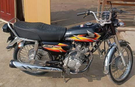CG HONDA 125 2021 MODEL BLACK contact call and whatsapp 03082473437