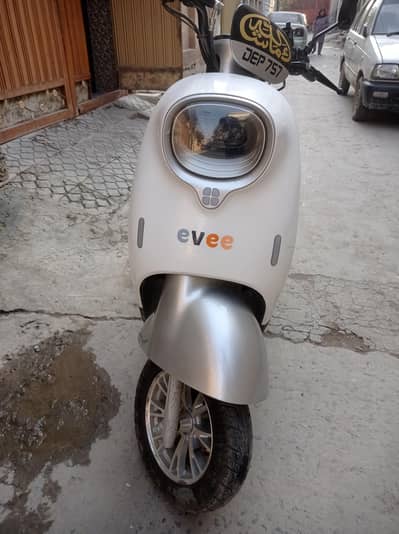 Evee Nisa Electric Scooty