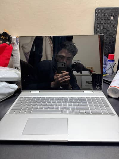 Hp nvey core i5-8 generation 16 / 512 nvme  4gb Nvaid. Touch screen.