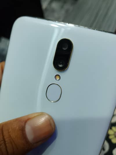 Oppo f11 for sale and exchange pta or Non pta