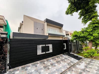 KANAL SLIGHTLY USE ULTRA MODERN BUNGALOW FOR SALE