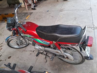 Honda cd70 very good condition  fule evrage 1 little give 70 km 100 %