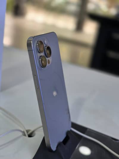 Natural titanium 15pro max /back damaged battery 88%