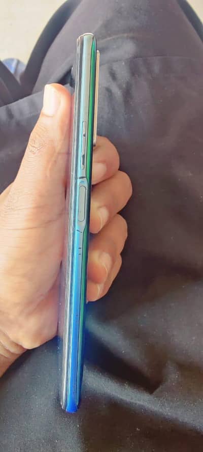 8 / 128 KOII ISSUE NAII ALL OK SET HAI BATTERY TIMING GOOD HAI