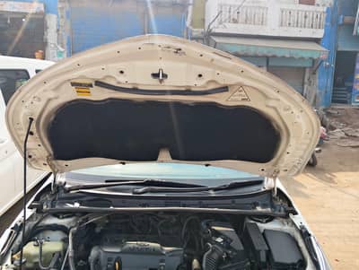 Toyota Corolla gli super White