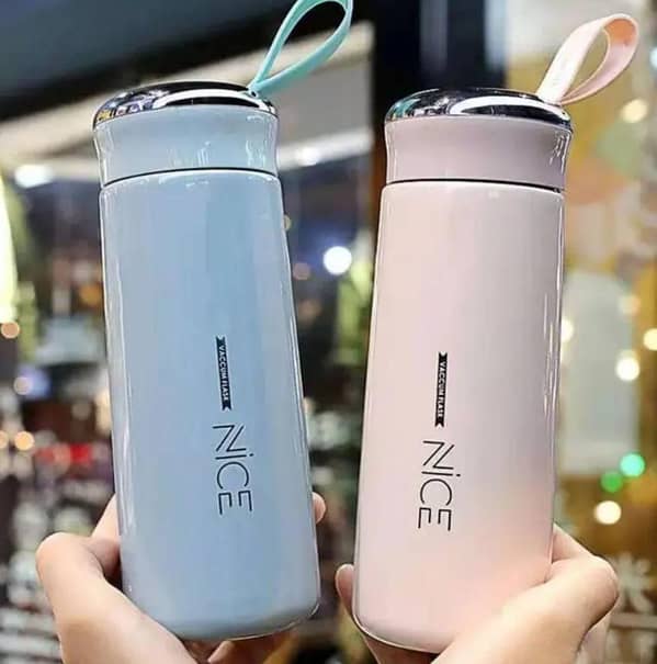 Nice Glass Water Bottle with Silicone Protective Cover Leak Proof for Hot and Cold Drinks