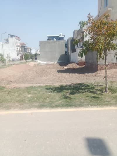 5 Marla Plots Available For Sale