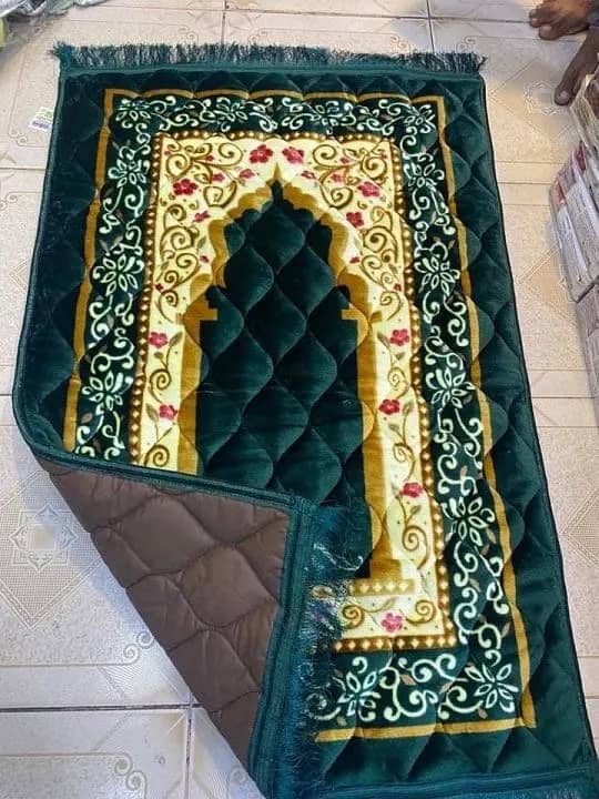 Luxury Velvet Prayer Mat Janamaz – Soft Padded Musalla with Traditional Floral Design (Maroon)