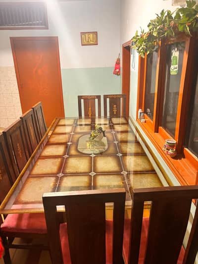 Best capacity and good design  there is 8 chair