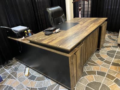 Exective Table & Grand chair