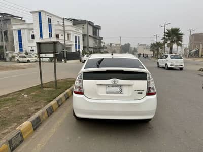 Toyota prius 1.5 in perfect condition